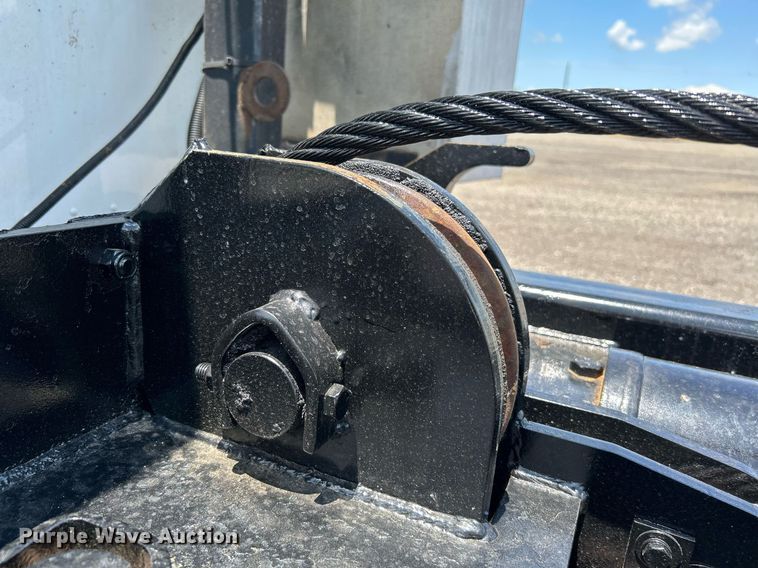 image for item KW9227 2011 Peterbilt 367  roll-off container truck