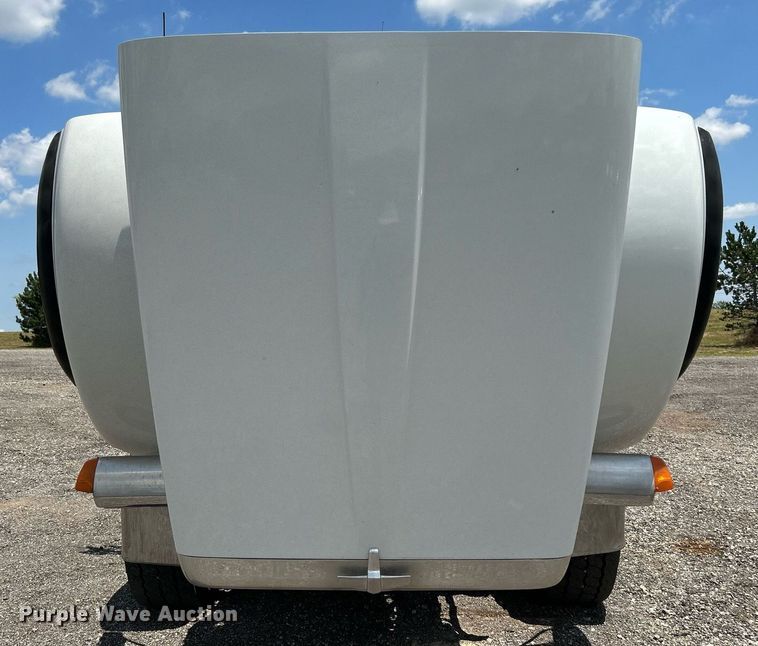 image for item KW9227 2011 Peterbilt 367  roll-off container truck