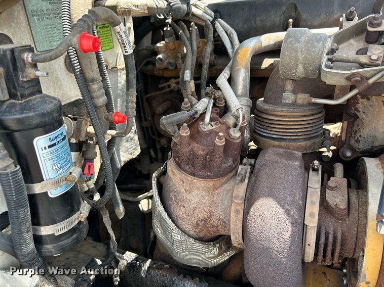 image for item KW9227 2011 Peterbilt 367  roll-off container truck