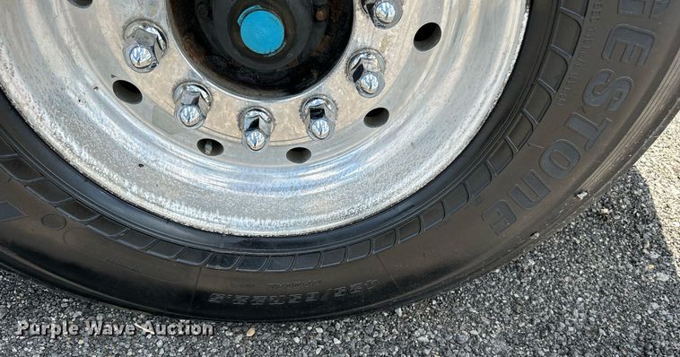 image for item KW9227 2011 Peterbilt 367  roll-off container truck