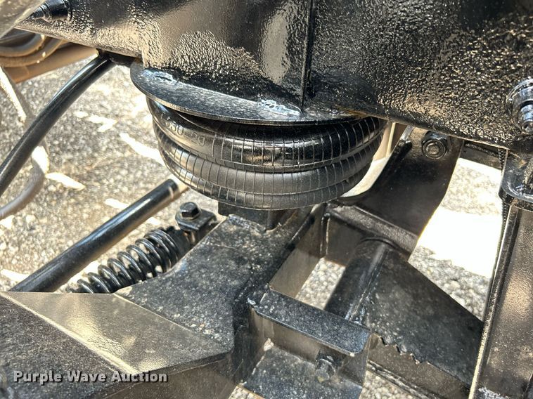 image for item KW9227 2011 Peterbilt 367  roll-off container truck