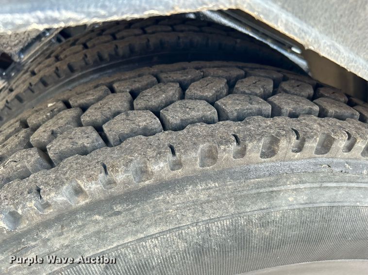 image for item KW9227 2011 Peterbilt 367  roll-off container truck