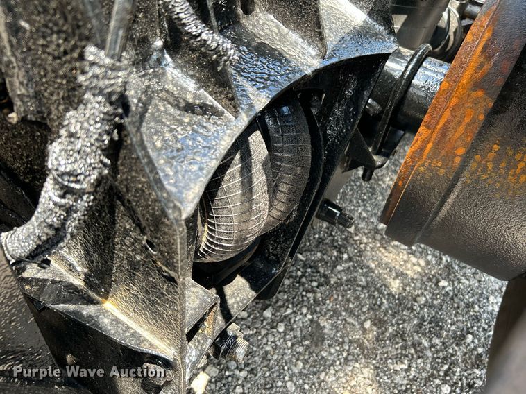 image for item KW9227 2011 Peterbilt 367  roll-off container truck