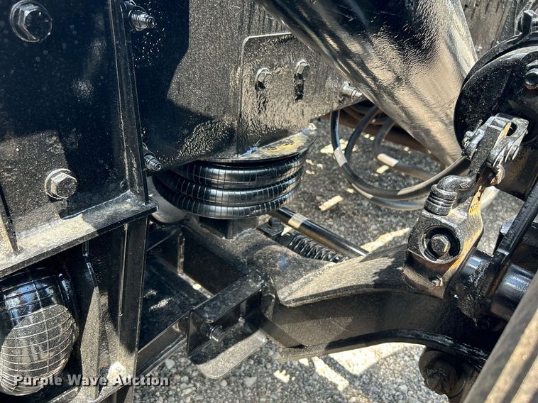 image for item KW9227 2011 Peterbilt 367  roll-off container truck