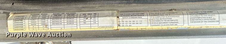 image for item KW9227 2011 Peterbilt 367  roll-off container truck