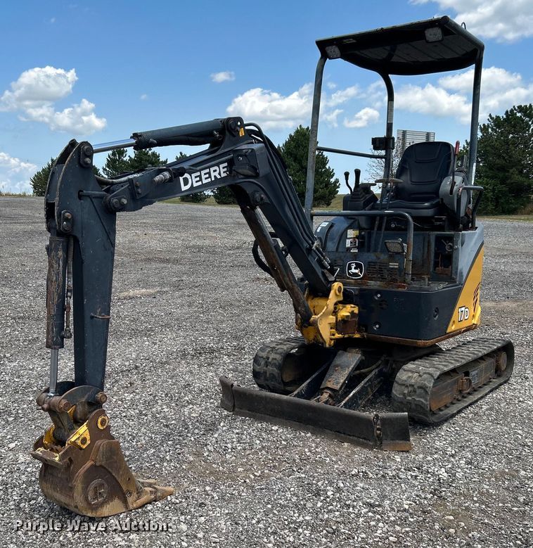 image for item KW9228 John Deere 17D  mini excavator