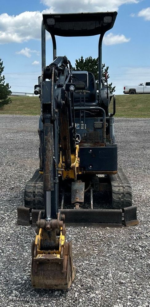 image for item KW9228 John Deere 17D  mini excavator