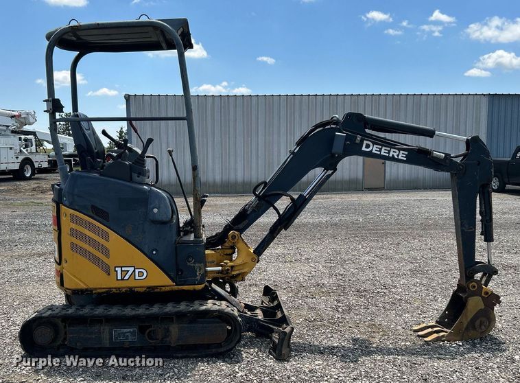 image for item KW9228 John Deere 17D  mini excavator