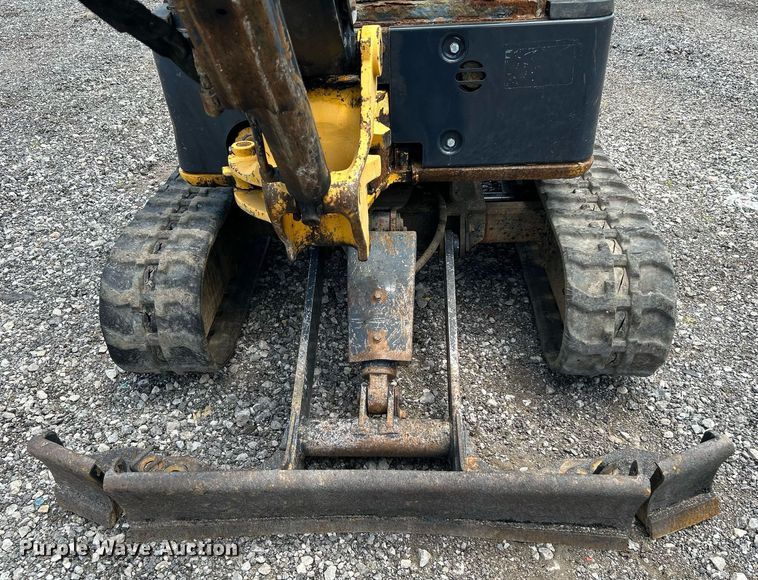 image for item KW9228 John Deere 17D  mini excavator
