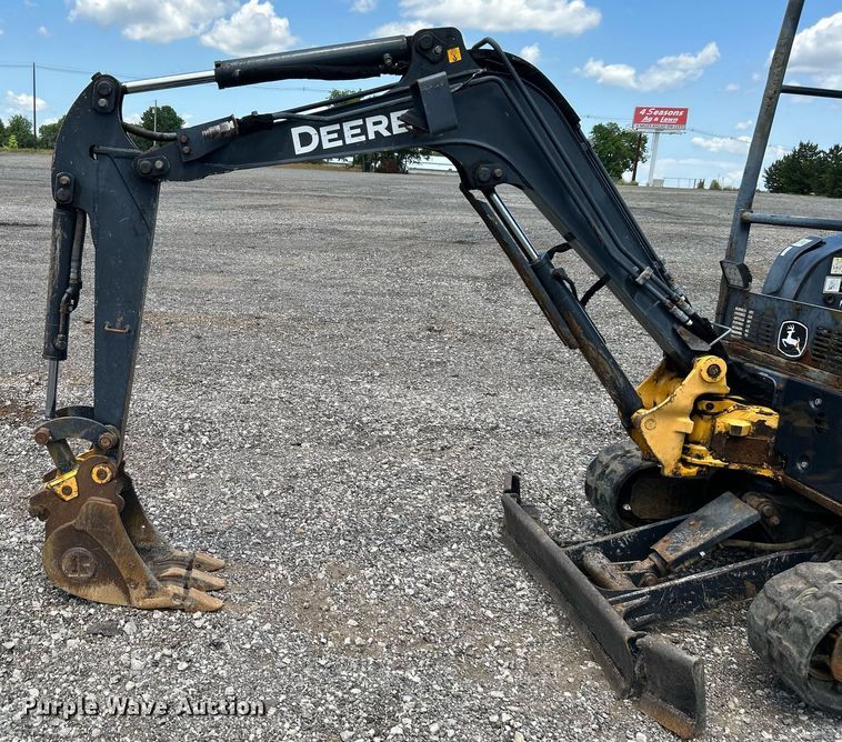 image for item KW9228 John Deere 17D  mini excavator