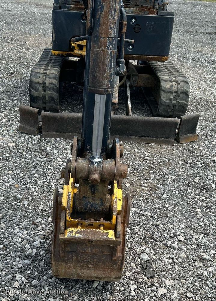 image for item KW9228 John Deere 17D  mini excavator