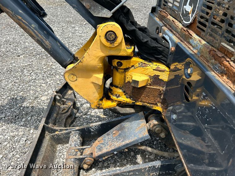 image for item KW9228 John Deere 17D  mini excavator