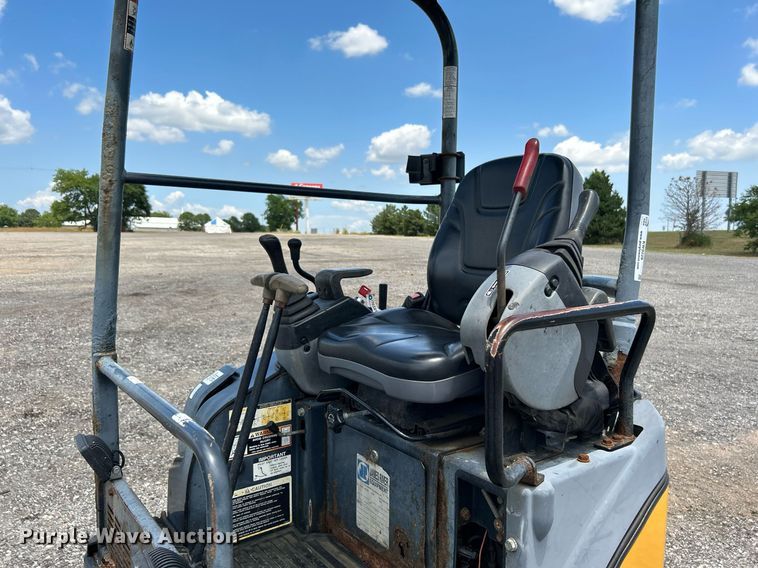 image for item KW9228 John Deere 17D  mini excavator