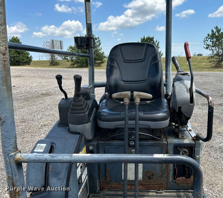 image for item KW9228 John Deere 17D  mini excavator