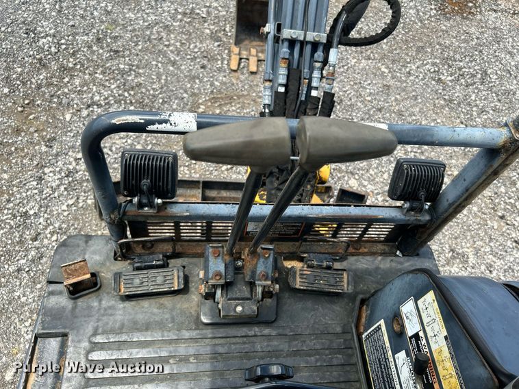 image for item KW9228 John Deere 17D  mini excavator