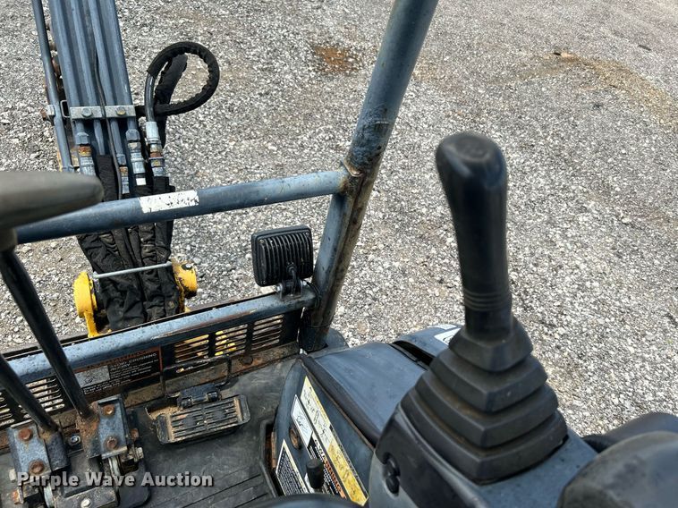 image for item KW9228 John Deere 17D  mini excavator