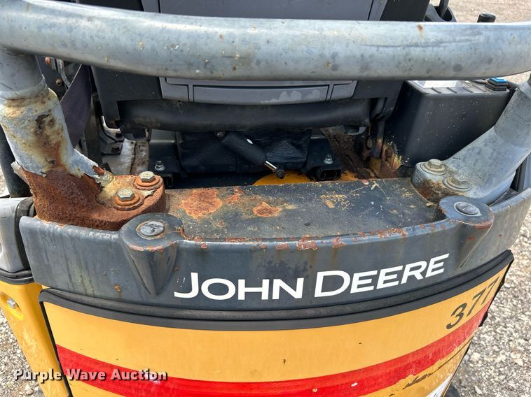 image for item KW9228 John Deere 17D  mini excavator