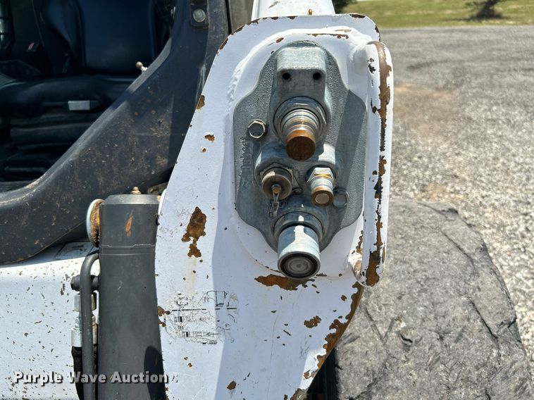 image for item KW9229 2014 Bobcat S650  skid steer loader