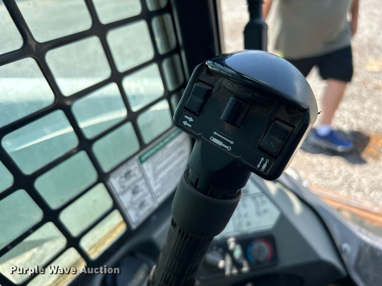 image for item KW9229 2014 Bobcat S650  skid steer loader