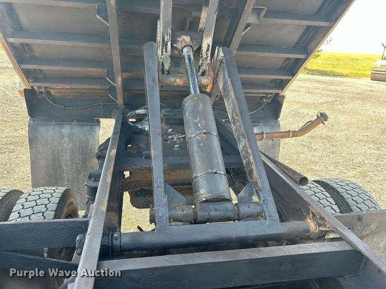 image for item KW9234 2006 GMC C4500  dump truck