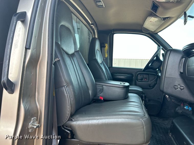 image for item KW9234 2006 GMC C4500  dump truck