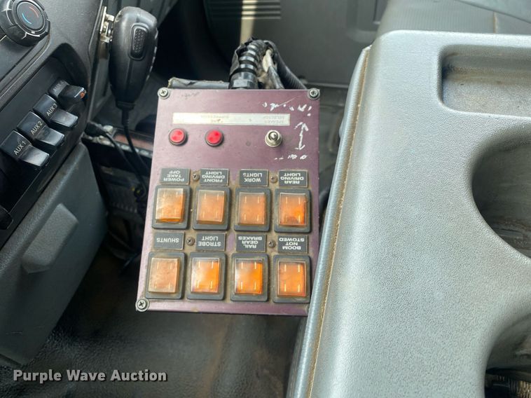 image for item KW9266 2011 Ford F550 Super Duty  Crew Cab utility / service truck