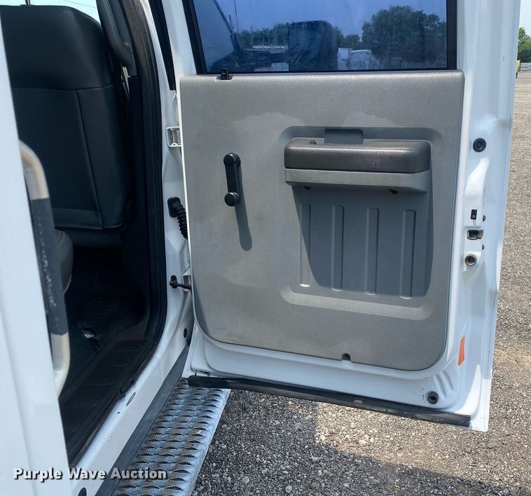 image for item KW9266 2011 Ford F550 Super Duty  Crew Cab utility / service truck