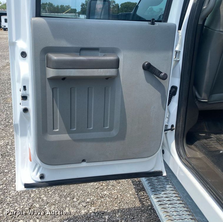 image for item KW9266 2011 Ford F550 Super Duty  Crew Cab utility / service truck