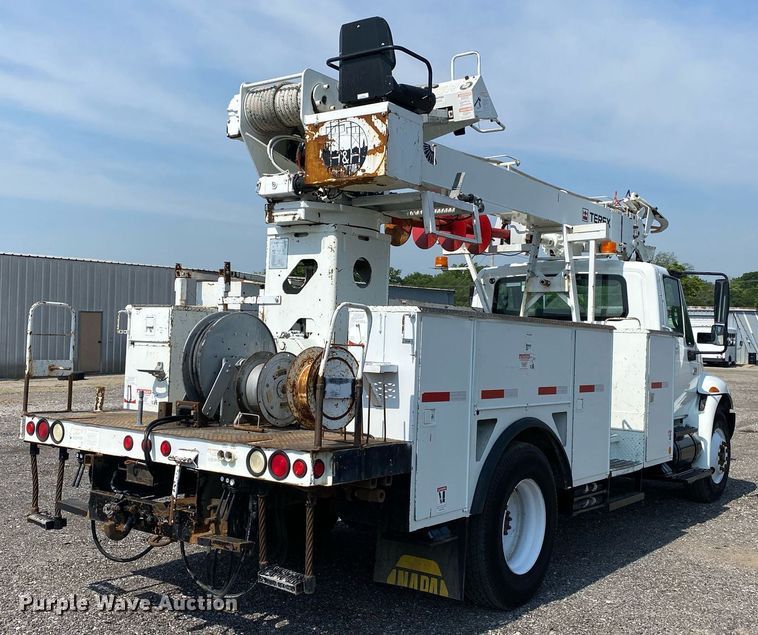 image for item KW9268 2007 International 4300  digger derrick truck