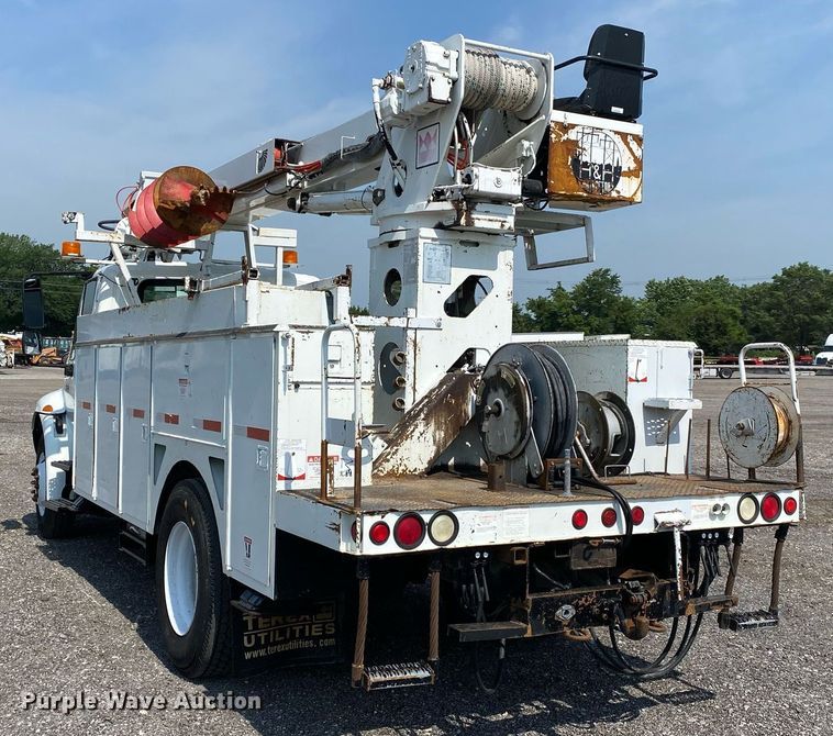 image for item KW9268 2007 International 4300  digger derrick truck