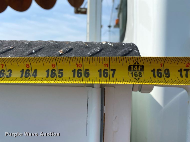 image for item KW9268 2007 International 4300  digger derrick truck