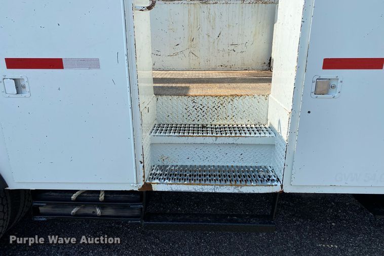 image for item KW9268 2007 International 4300  digger derrick truck