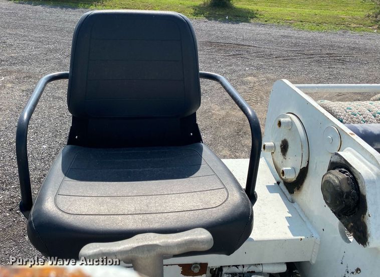 image for item KW9268 2007 International 4300  digger derrick truck