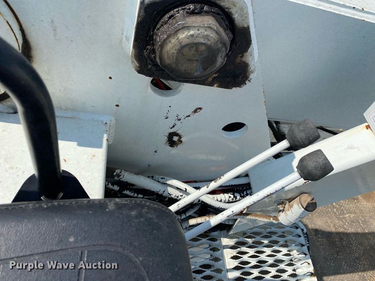 image for item KW9268 2007 International 4300  digger derrick truck