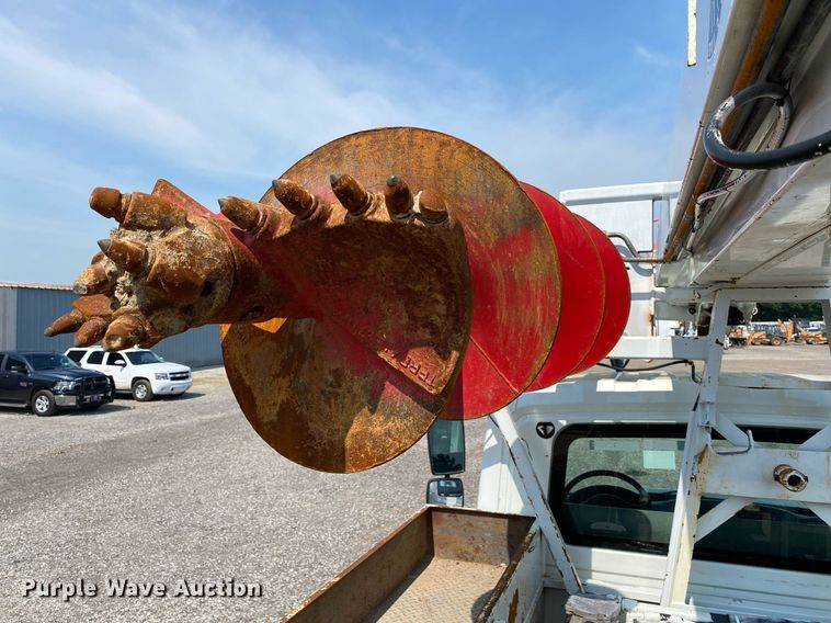 image for item KW9268 2007 International 4300  digger derrick truck