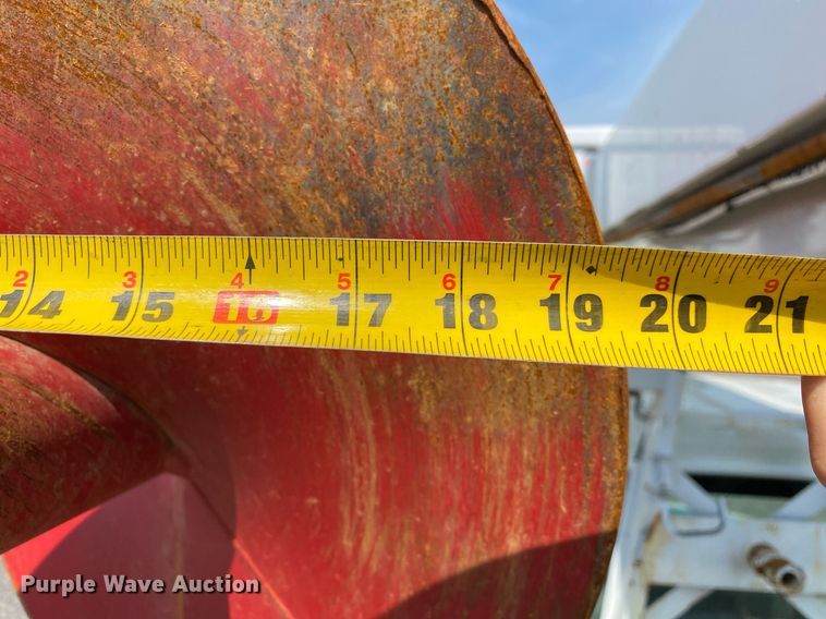 image for item KW9268 2007 International 4300  digger derrick truck