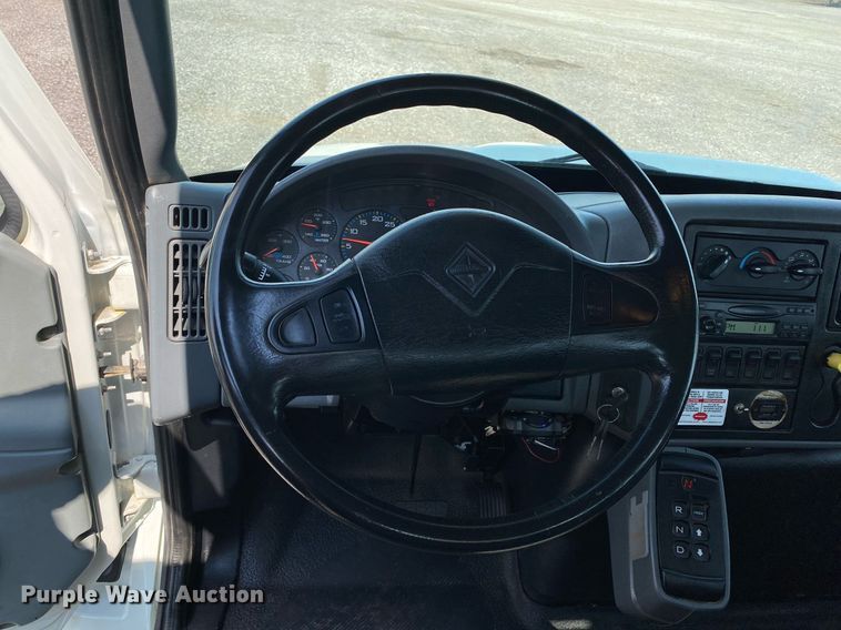 image for item KW9268 2007 International 4300  digger derrick truck