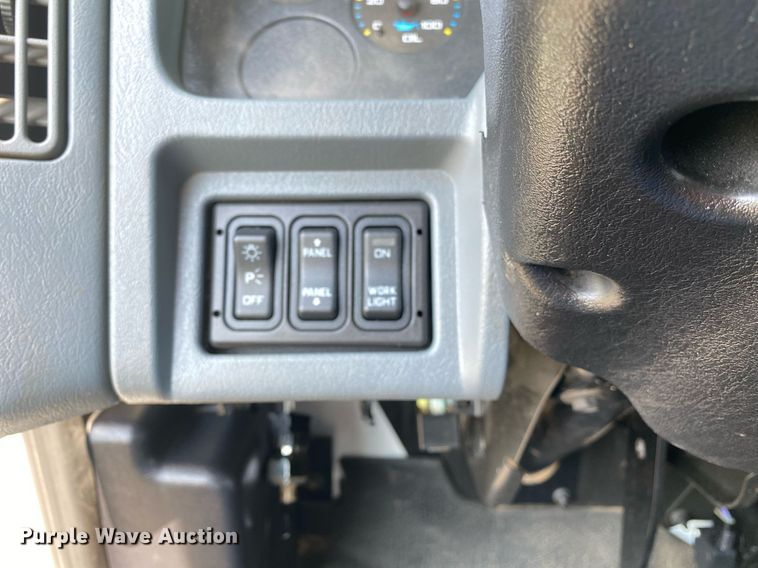 image for item KW9268 2007 International 4300  digger derrick truck