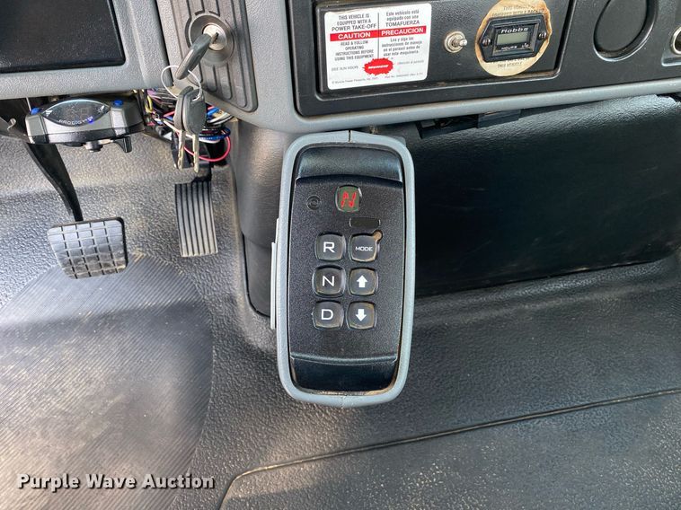 image for item KW9268 2007 International 4300  digger derrick truck