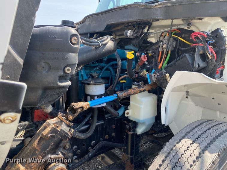 image for item KW9268 2007 International 4300  digger derrick truck