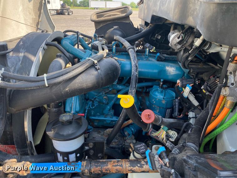 image for item KW9268 2007 International 4300  digger derrick truck