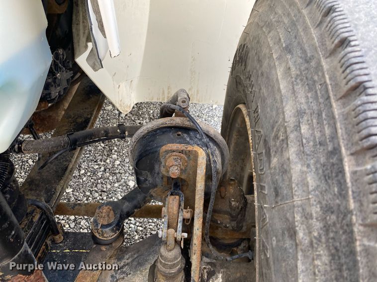 image for item KW9268 2007 International 4300  digger derrick truck