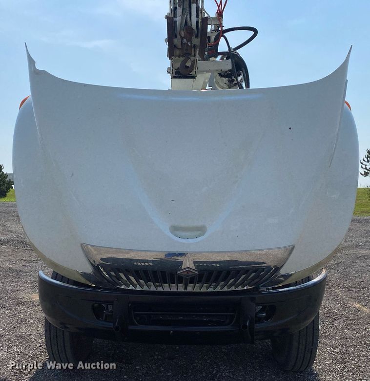 image for item KW9268 2007 International 4300  digger derrick truck