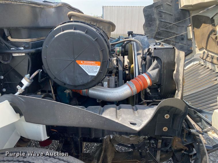 image for item KW9268 2007 International 4300  digger derrick truck