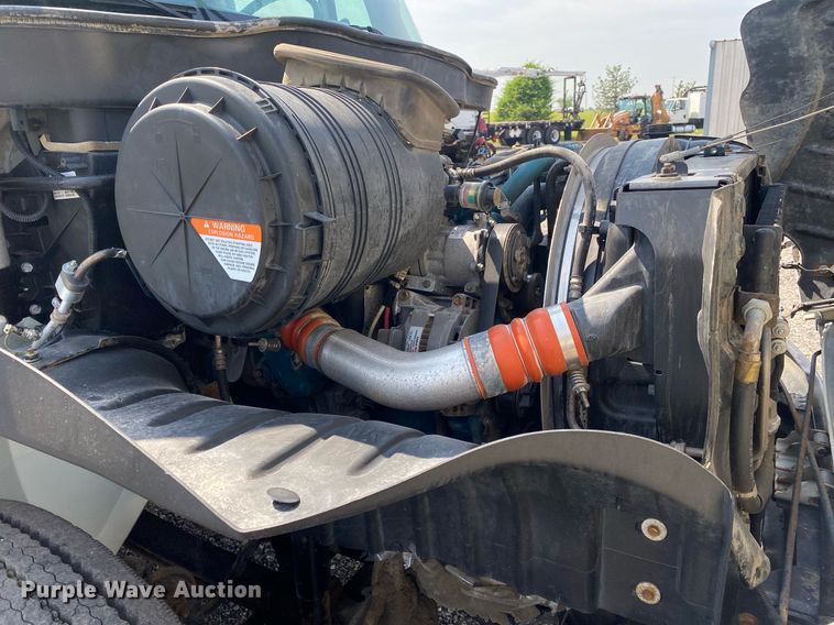 image for item KW9268 2007 International 4300  digger derrick truck