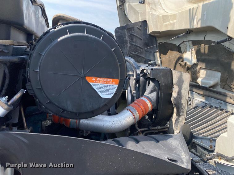 image for item KW9268 2007 International 4300  digger derrick truck