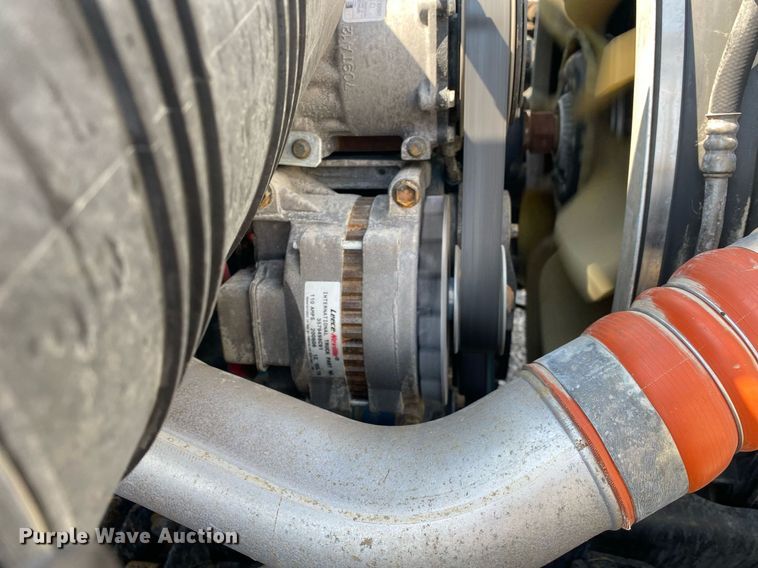 image for item KW9268 2007 International 4300  digger derrick truck