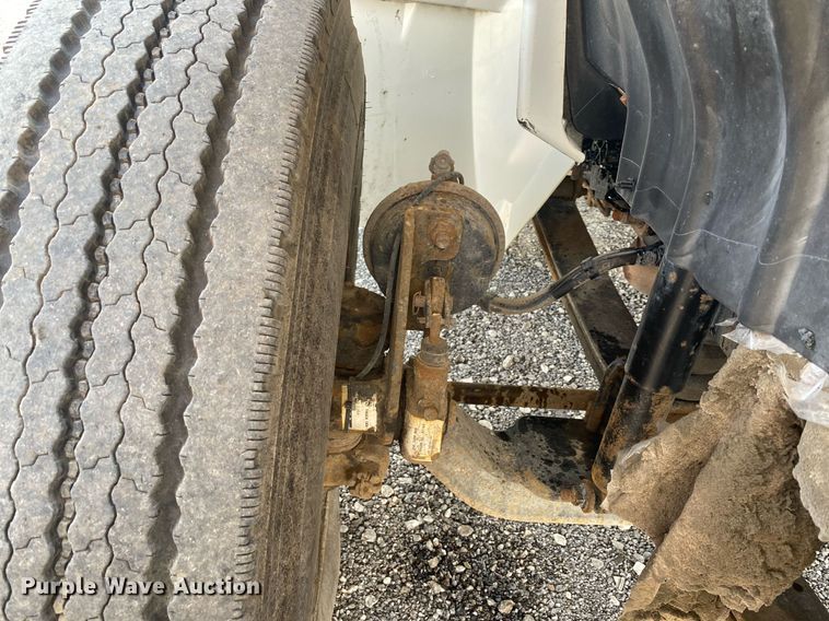 image for item KW9268 2007 International 4300  digger derrick truck