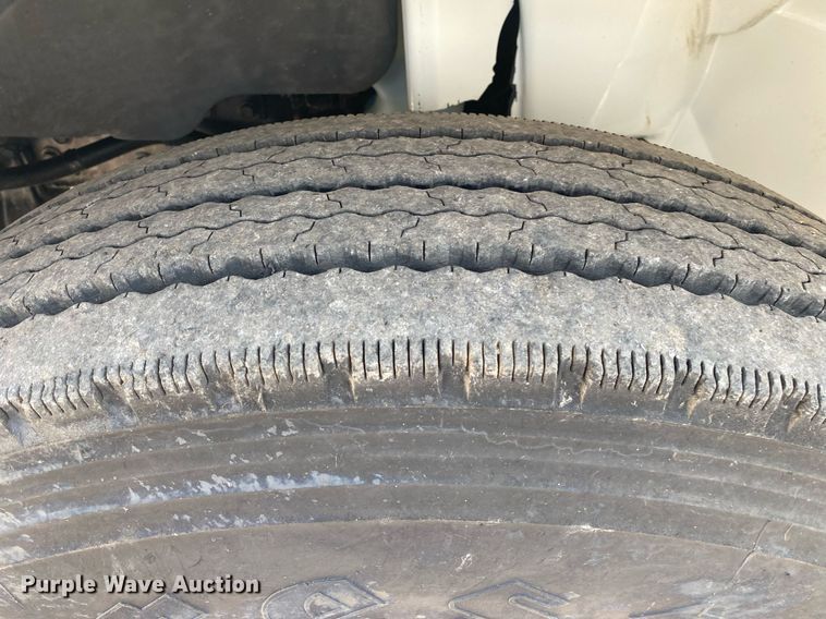 image for item KW9268 2007 International 4300  digger derrick truck