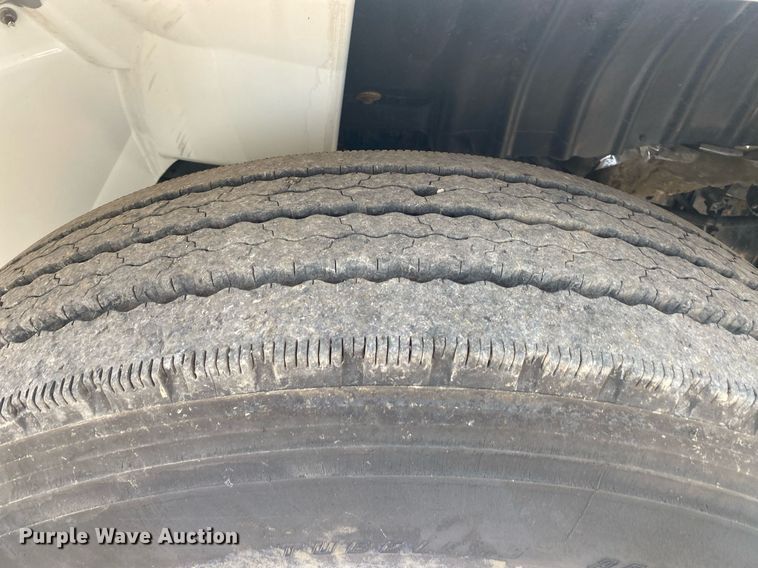 image for item KW9268 2007 International 4300  digger derrick truck